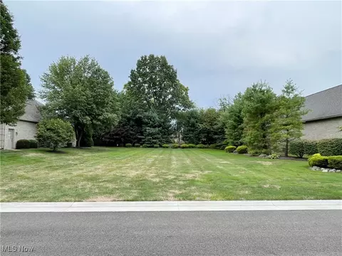 6439 Dunwoody Cir NW, Canton, OH 44718