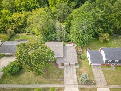 469 Whitman Blvd, Elyria, OH 44035 photo 2