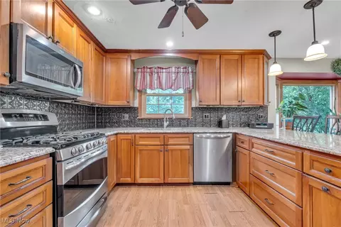 469 Whitman Blvd, Elyria, OH 44035 photo 12