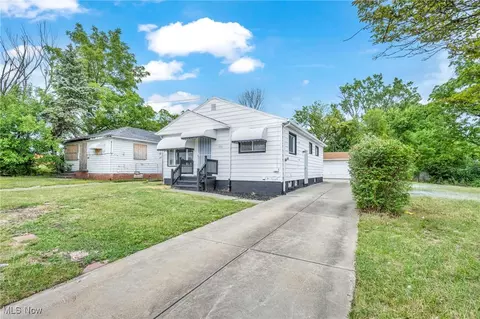 4541 Lee Rd, Cleveland, OH 44128
