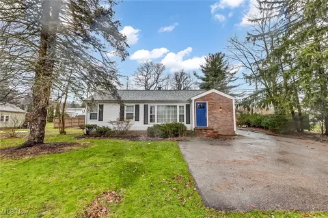 8376 Eagle Rd, Kirtland, OH 44094