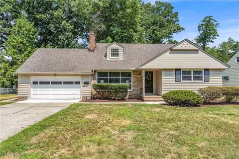 22494 Berry Dr, Rocky River, OH 44116