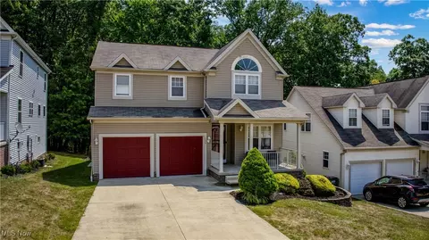 155 Creekside Dr, Maple Heights, OH 44137