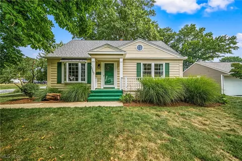22982 Mildred Ave, North Olmsted, OH 44070