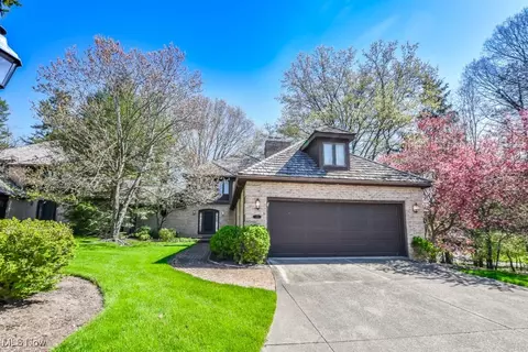 13 N Bentley Dr SE, Canton, OH 44709
