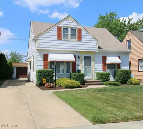 15817 Edgewood Ave, Maple Heights, OH 44137