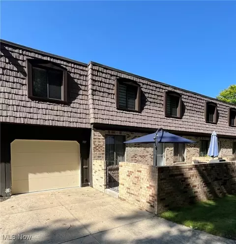727 Tollis Pkwy, Broadview Heights, OH 44147