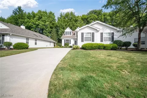 1136 Dorset Ct, Aurora, OH 44202