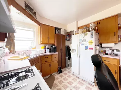 203 15th St, Elyria, OH 44035 photo 10