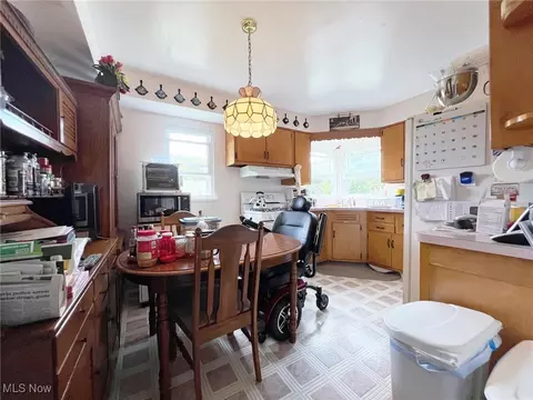 203 15th St, Elyria, OH 44035 photo 9
