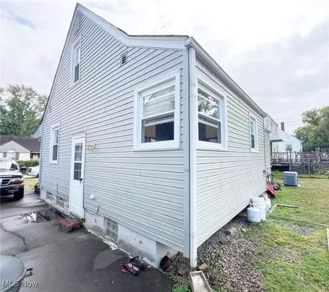 203 15th St, Elyria, OH 44035 photo 3