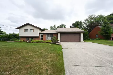 5711 Edgepark Dr, Brook Park, OH 44142