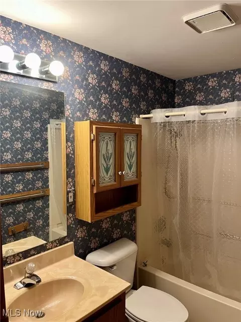 Bath - 163 Allison Ave, Killbuck, OH 44637 photo 1 of 3