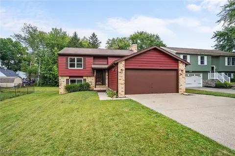 2361 Shirley Ann Dr, Cuyahoga Falls, OH 44221