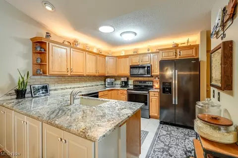 Kitchen - 2340 Wright State Dr SE, Massillon, OH 44646 photo 2 of 3