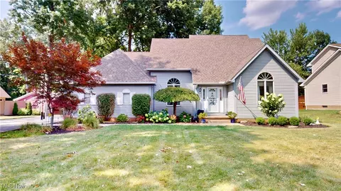 571 Ledge Rd, Macedonia, OH 44056