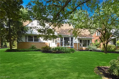 1388 Ford Rd, Lyndhurst, OH 44124