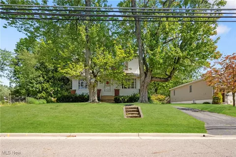 160 Woodside Ave NE, North Canton, OH 44720