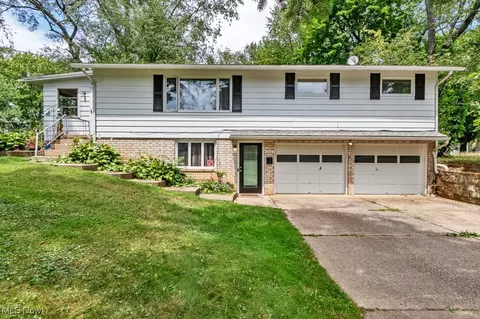 907 17th St NE, Canton, OH 44714