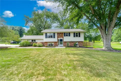 1127 Bon Dr, Alliance, OH 44601