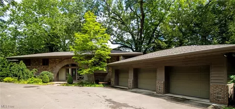 1525 Hemlock Dr, Wooster, OH 44691