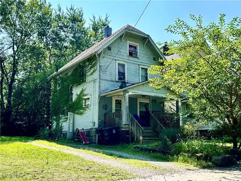 802 Clay Dr, Akron, OH 44311 - Movoto