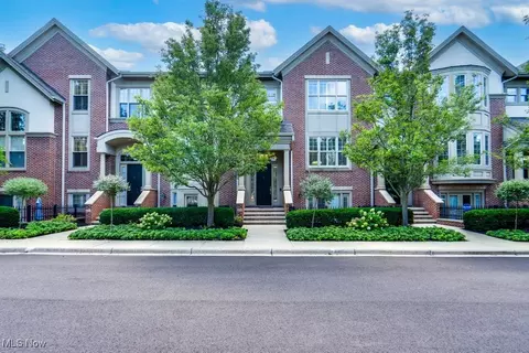 22 Astor Pl, Rocky River, OH 44116