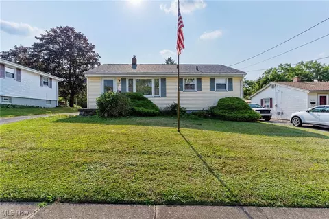 666 N Schenley Ave, Youngstown, OH 44509