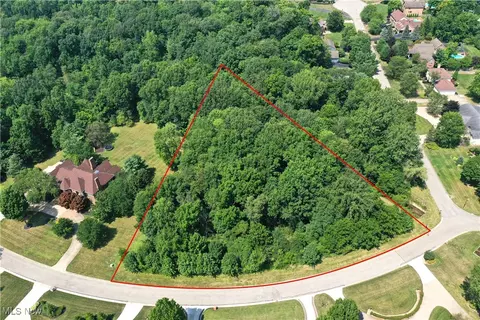 pebble beach drive, Canfield, OH 44406