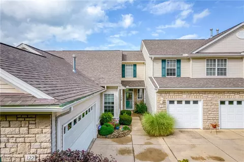 120 Falls River Dr #17, Munroe Falls, OH 44262