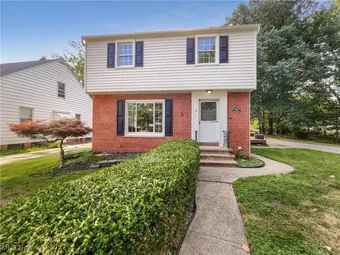 1985 Idlehurst Dr, Euclid, OH 44117