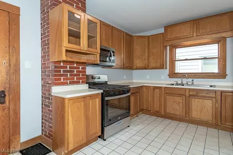 1718 W 7th St, Ashtabula, OH 44004 photo 13