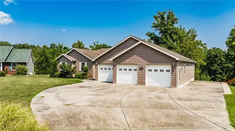 220 Greenbrier Ln, Davisville, WV 26142