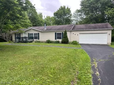39 Roaming Rock Blvd, Roaming Shores, OH 44085