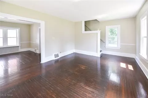 Living - 657 Thayer St, Akron, OH 44310 photo 2 of 3