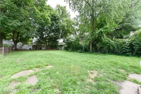 Exterior - 657 Thayer St, Akron, OH 44310 photo 4 of 4