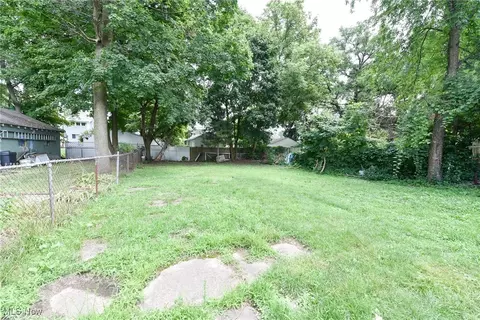 Exterior - 657 Thayer St, Akron, OH 44310 photo 3 of 4
