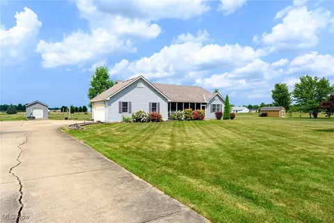 Exterior - 43128 Albrecht Rd, Elyria, OH 44035 photo 5 of 6