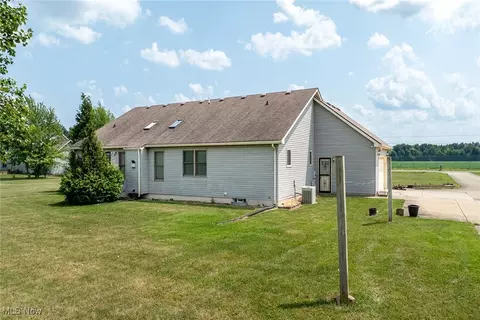 Exterior - 43128 Albrecht Rd, Elyria, OH 44035 photo 4 of 6