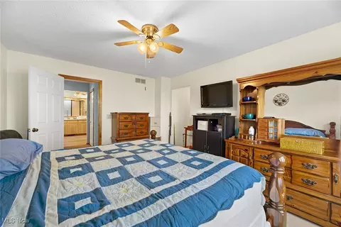 Bedroom - 43128 Albrecht Rd, Elyria, OH 44035 photo 2 of 8