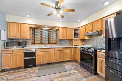 Kitchen - 43128 Albrecht Rd, Elyria, OH 44035 photo 3 of 3