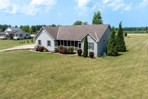 Exterior - 43128 Albrecht Rd, Elyria, OH 44035 photo 2 of 6