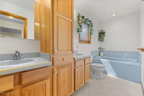 Bath - 43128 Albrecht Rd, Elyria, OH 44035 photo 2 of 3