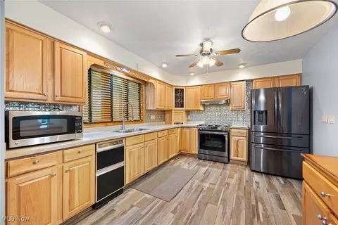 Kitchen - 43128 Albrecht Rd, Elyria, OH 44035 photo 1 of 3
