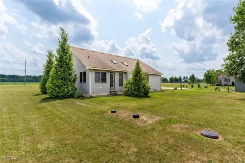 Exterior - 43128 Albrecht Rd, Elyria, OH 44035 photo 3 of 6