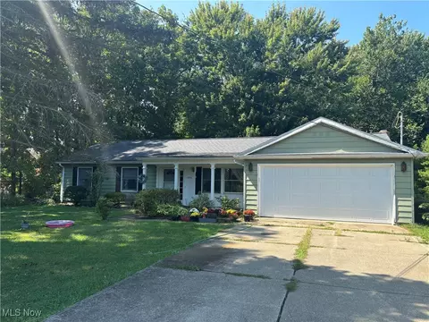 1084 Dock Rd, Madison, OH 44057