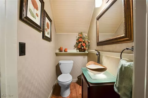 Bath - 1815 Erie Ave, Lorain, OH 44052 photo 1 of 4