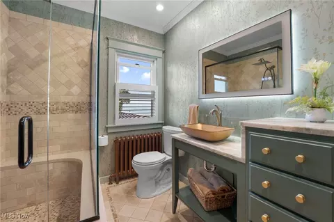 Bath - 1815 Erie Ave, Lorain, OH 44052 photo 2 of 4