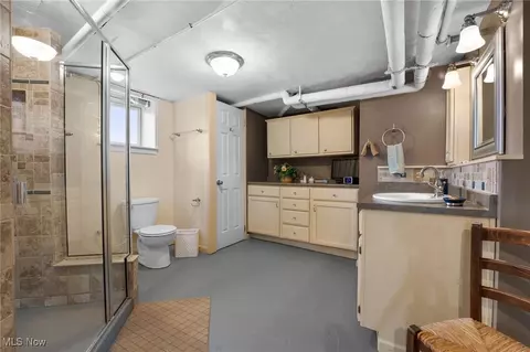 Bath - 1815 Erie Ave, Lorain, OH 44052 photo 4 of 4