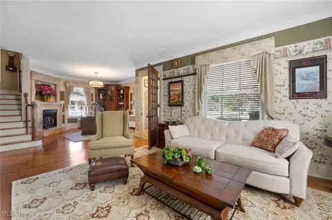 Living - 1815 Erie Ave, Lorain, OH 44052 photo 6 of 10